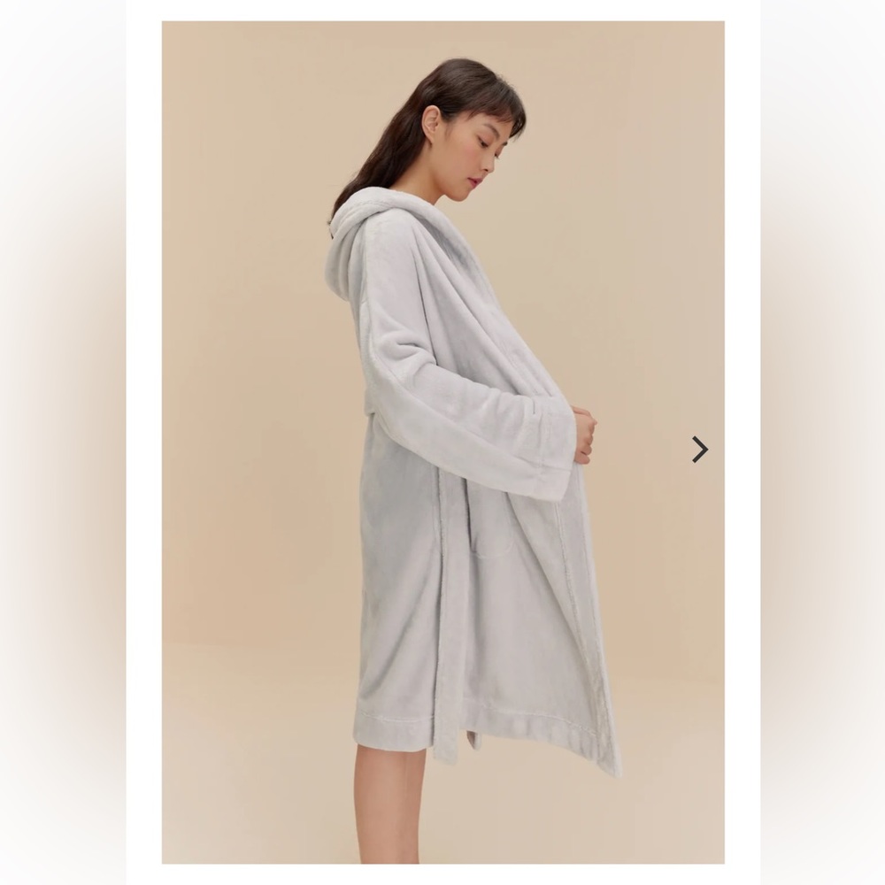 Neiwai Classic Cozy Fleece Robe in Moonstone